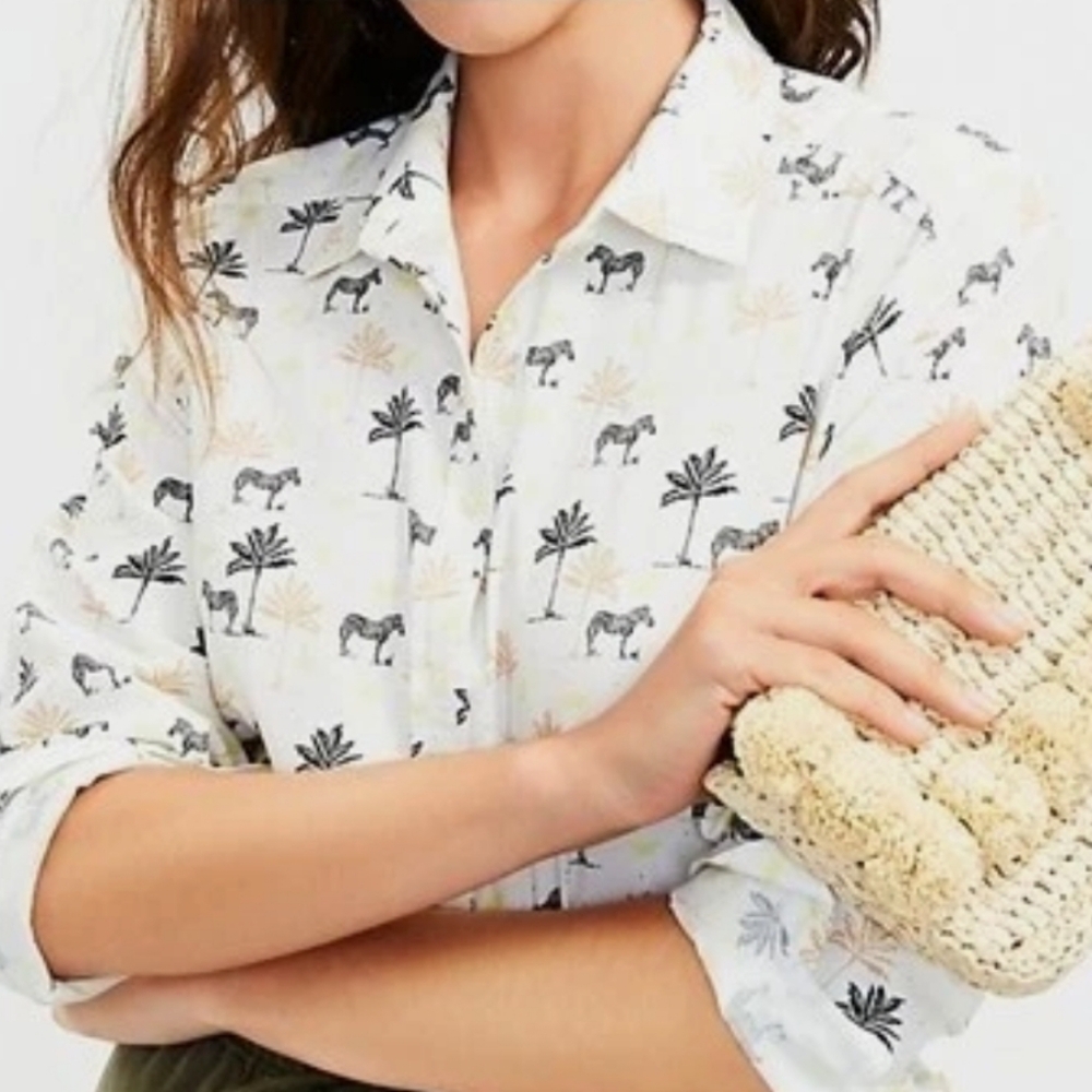 Ann Taylor LOFT XS Palm Zebra Butterfly Everyday Button Shirt Tropical F-1638
